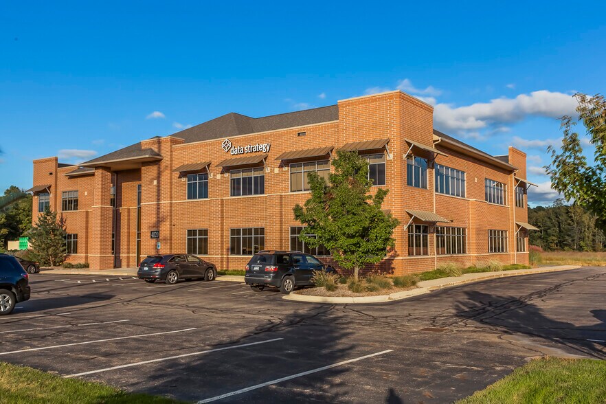 4020 E Beltline Ave NE, Grand Rapids, MI à louer - Photo du bâtiment - Image 2 de 9