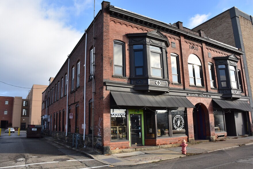 215 Arch St, Meadville, PA à vendre - Photo principale - Image 1 de 32