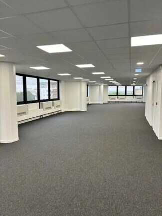 Plus de détails pour Bureau, Local d'activités à louer