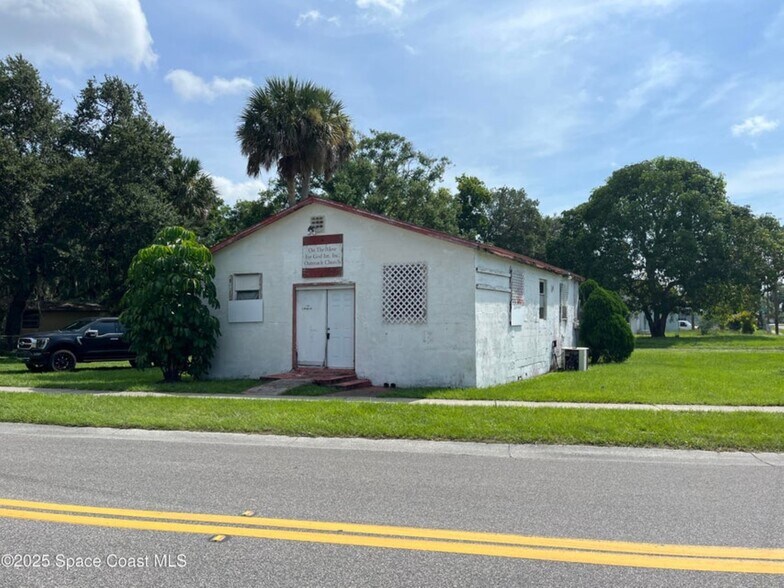 929 S Deleon Ave, Titusville, FL à vendre - Photo du bâtiment - Image 2 de 9