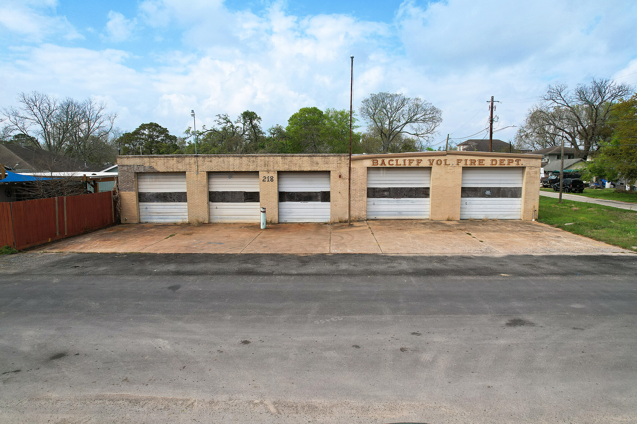 218 Jackson Ave, Bacliff, TX for sale Primary Photo- Image 1 of 1