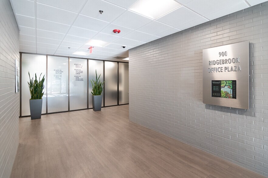 900 Skokie Blvd, Northbrook, IL à louer - Photo du bâtiment - Image 3 de 14