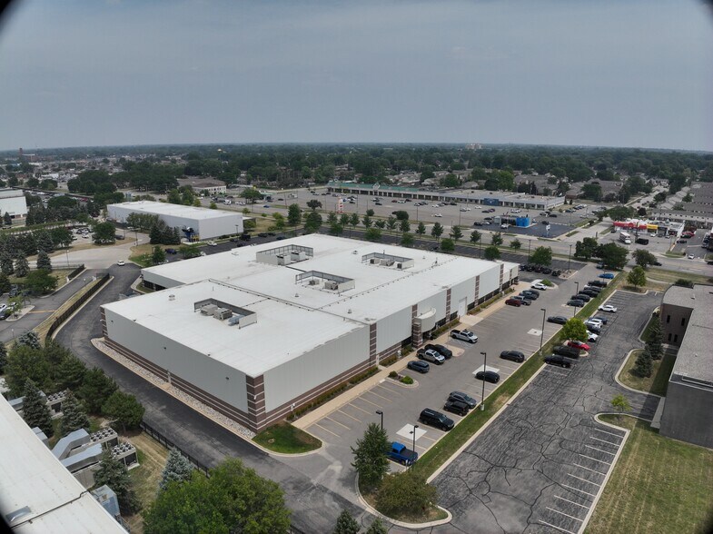 27600-27700 Donald Ct, Warren, MI à vendre - Communauté Matterport - Image 2 de 13