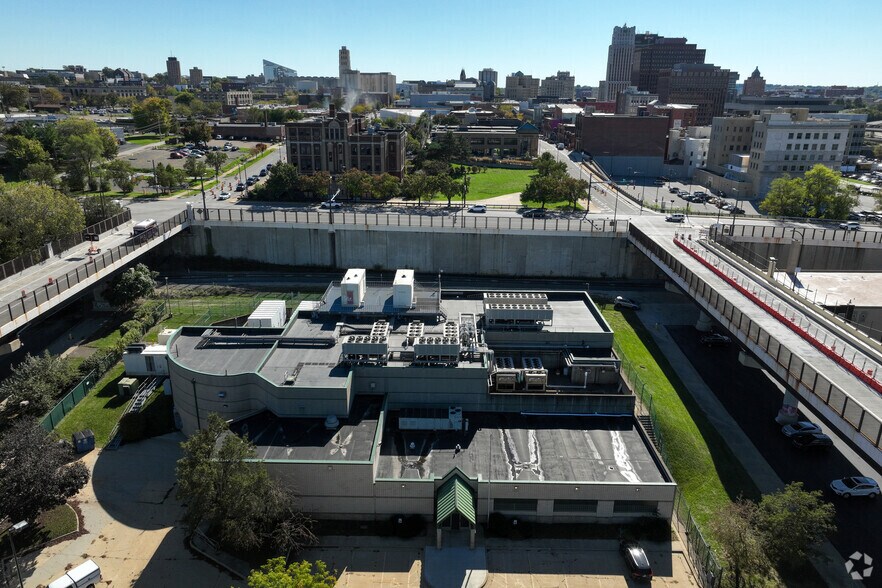 120 N Broadway St, Akron, OH à vendre - Aérien - Image 2 de 4