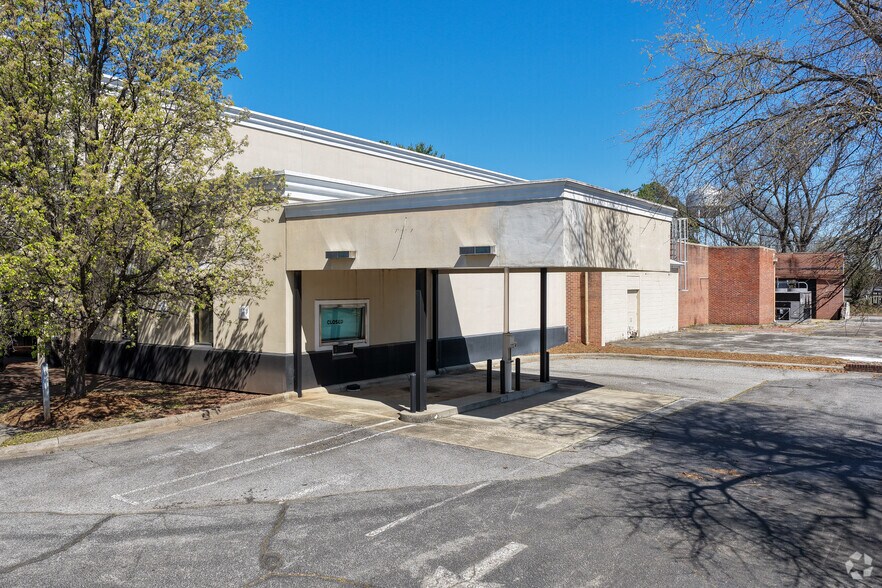 302 Highway St, Madison, NC à louer - Photo du bâtiment - Image 3 de 5