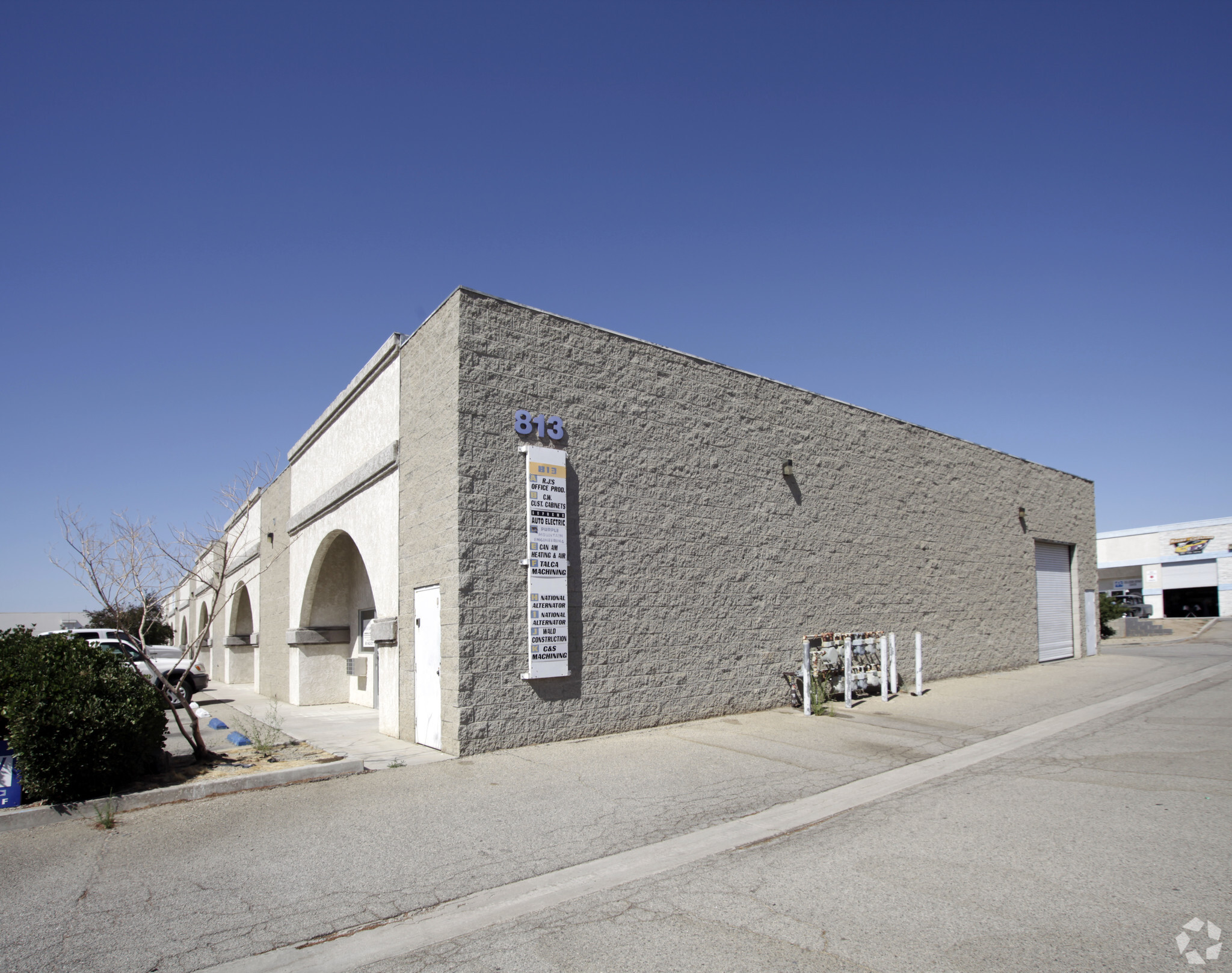 805 W Avenue L8, Lancaster, CA for sale Primary Photo- Image 1 of 1