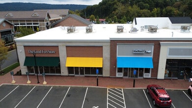 21 Ensign Dr, Avon, CT à louer Photo du bâtiment- Image 2 de 4