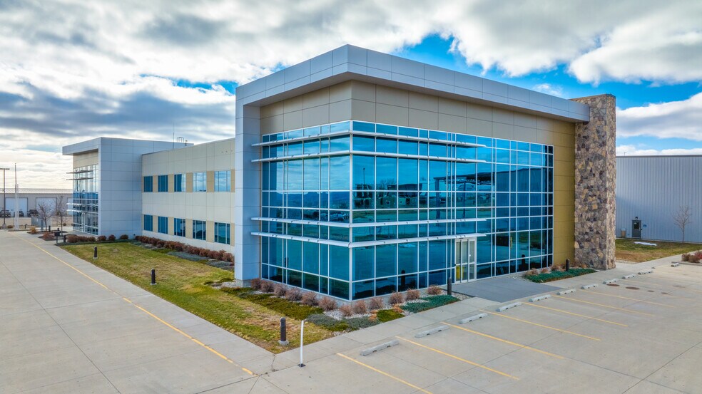 805 48th Ave W, Williston, ND à louer - Photo du bâtiment - Image 2 de 21