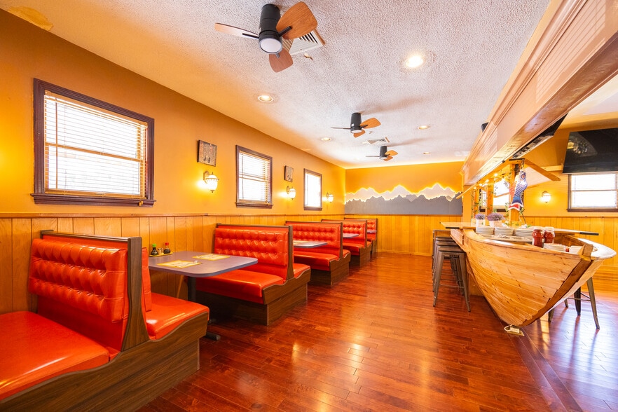 294 Waterman Ave, Smithfield, RI for sale - Interior Photo - Image 3 of 6