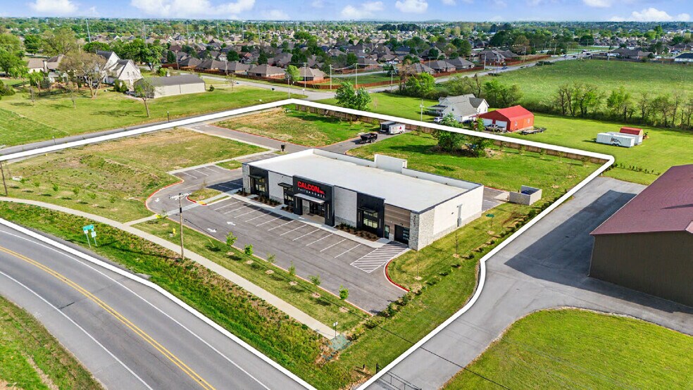 4103 SW 2nd St, Bentonville, AR à louer - Photo du bâtiment - Image 3 de 13