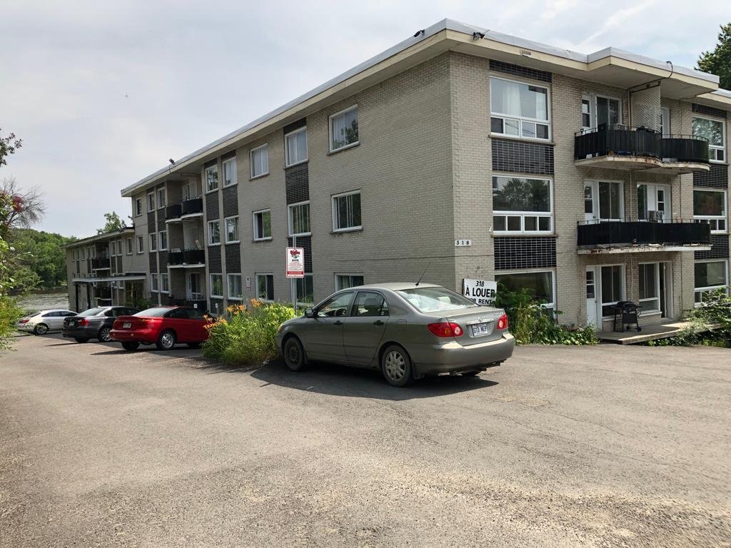 318 Boul Des Prairies, Laval, QC for sale Primary Photo- Image 1 of 1