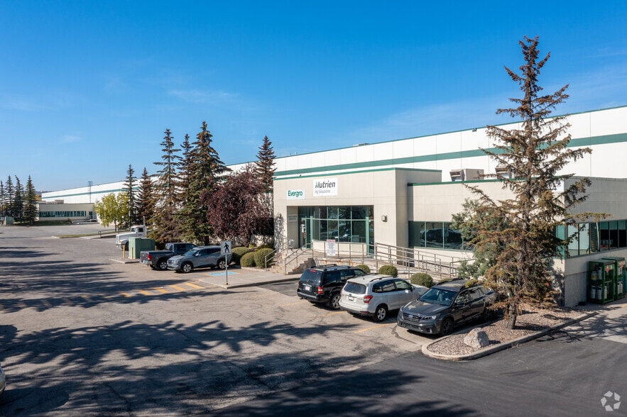 4990-5160 68th Ave SE, Calgary, AB à louer - Photo du bâtiment - Image 3 de 6