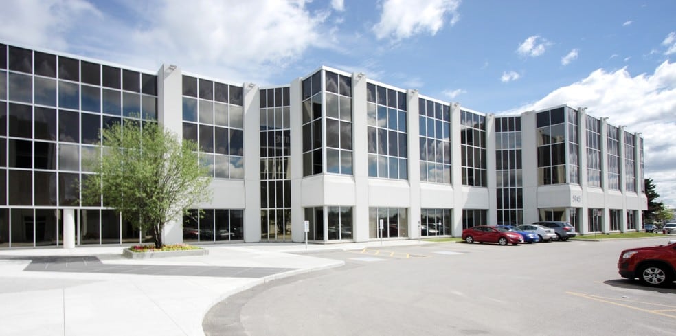 5945-5955 Airport Rd, Mississauga, ON à louer - Photo du bâtiment - Image 3 de 35