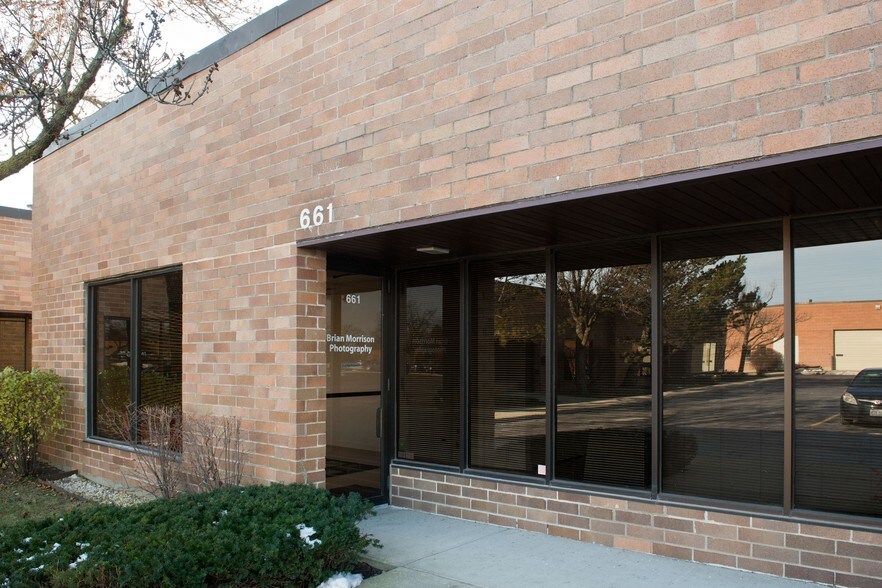 641-683 Academy Dr, Northbrook, IL à louer - Photo du bâtiment - Image 3 de 22