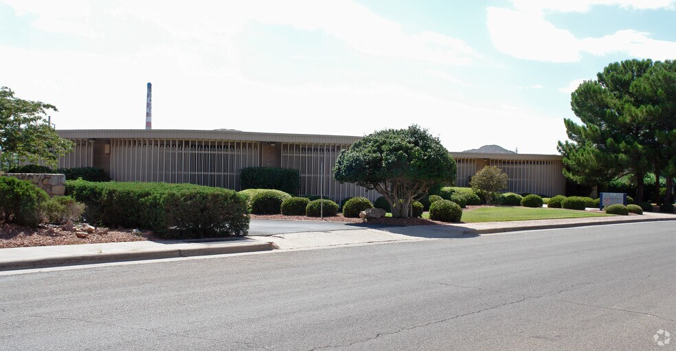 4120 Rio Bravo Dr, El Paso, TX à louer - Photo du bâtiment - Image 3 de 7