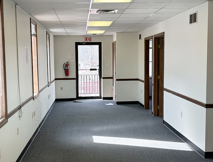 275 Millers Run Rd, Bridgeville, PA for lease - Interior Photo - Image 2 of 5