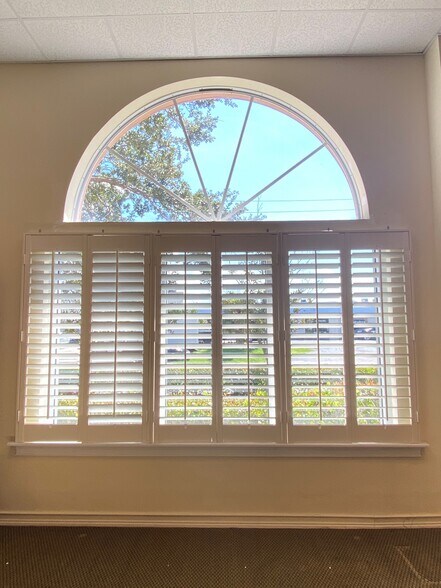 2383 Linwood Ave, Naples, FL à vendre - Photo du bâtiment - Image 3 de 4