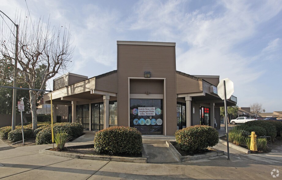 655-695 E Lincoln Ave, Escondido, CA à louer - Photo du bâtiment - Image 2 de 7