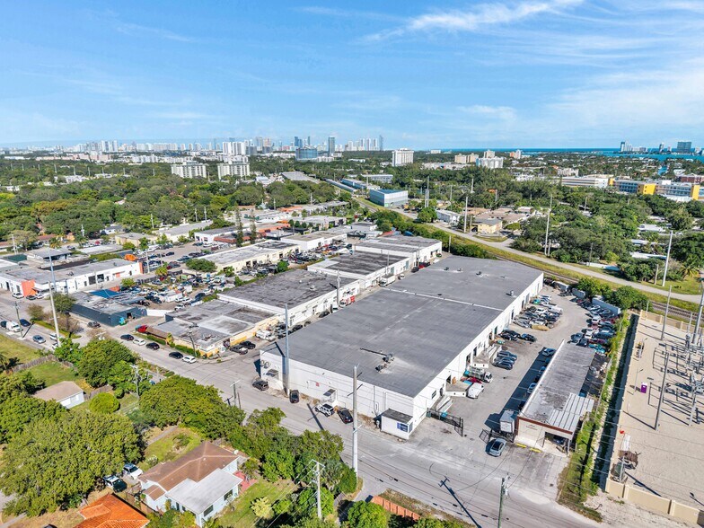 12955 NE 14th Ave, North Miami, FL à vendre - Photo du bâtiment - Image 2 de 33