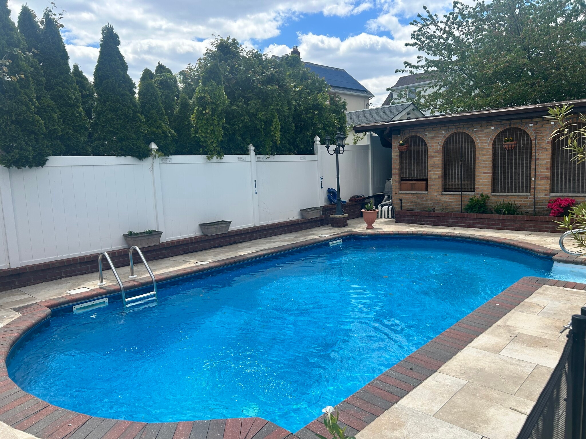 14916 10th Ave, Whitestone, NY for sale Primary Photo- Image 1 of 2