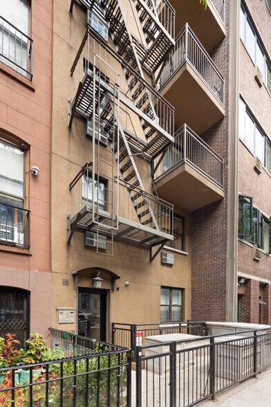 30-Unit MF Portfolio Sale portefeuille de 3 propriétés à vendre sur LoopNet.ca - Photo du bâtiment - Image 3 de 8