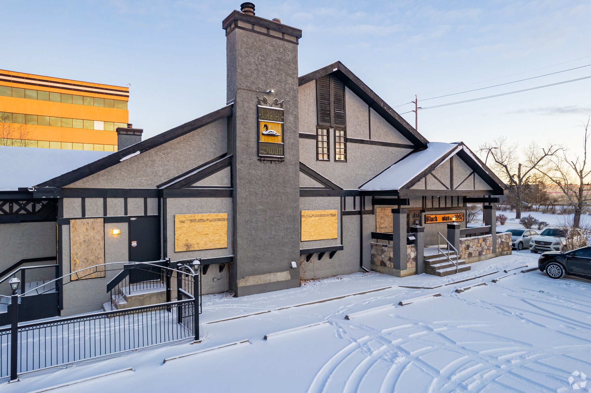 10455 Southport Rd SW, Calgary, AB à vendre Photo du bâtiment- Image 1 de 1