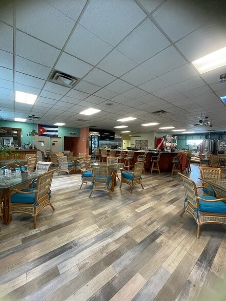 1044 Saxonburg Blvd, Glenshaw, PA for sale - Interior Photo - Image 3 of 14