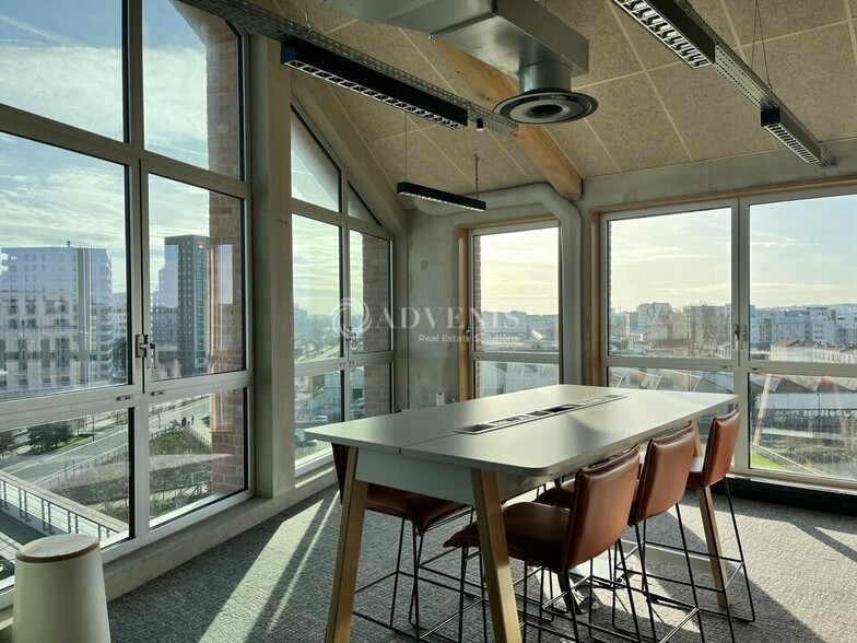 Office in Ivry-sur-Seine for lease - Interior Photo - Image 3 of 12