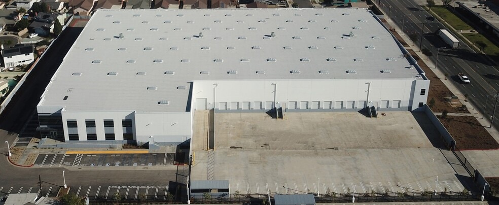 159 E Rosecrans Ave, Los Angeles, CA à louer - Photo du bâtiment - Image 2 de 6