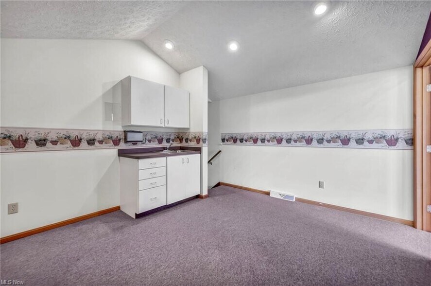 33398 Walker Rd, Avon Lake, OH à vendre - Photo du bâtiment - Image 3 de 10