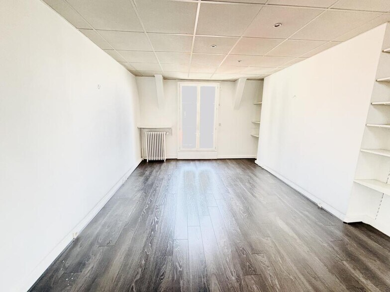 Rue Du Général Foy, Paris for lease - Building Photo - Image 2 of 8
