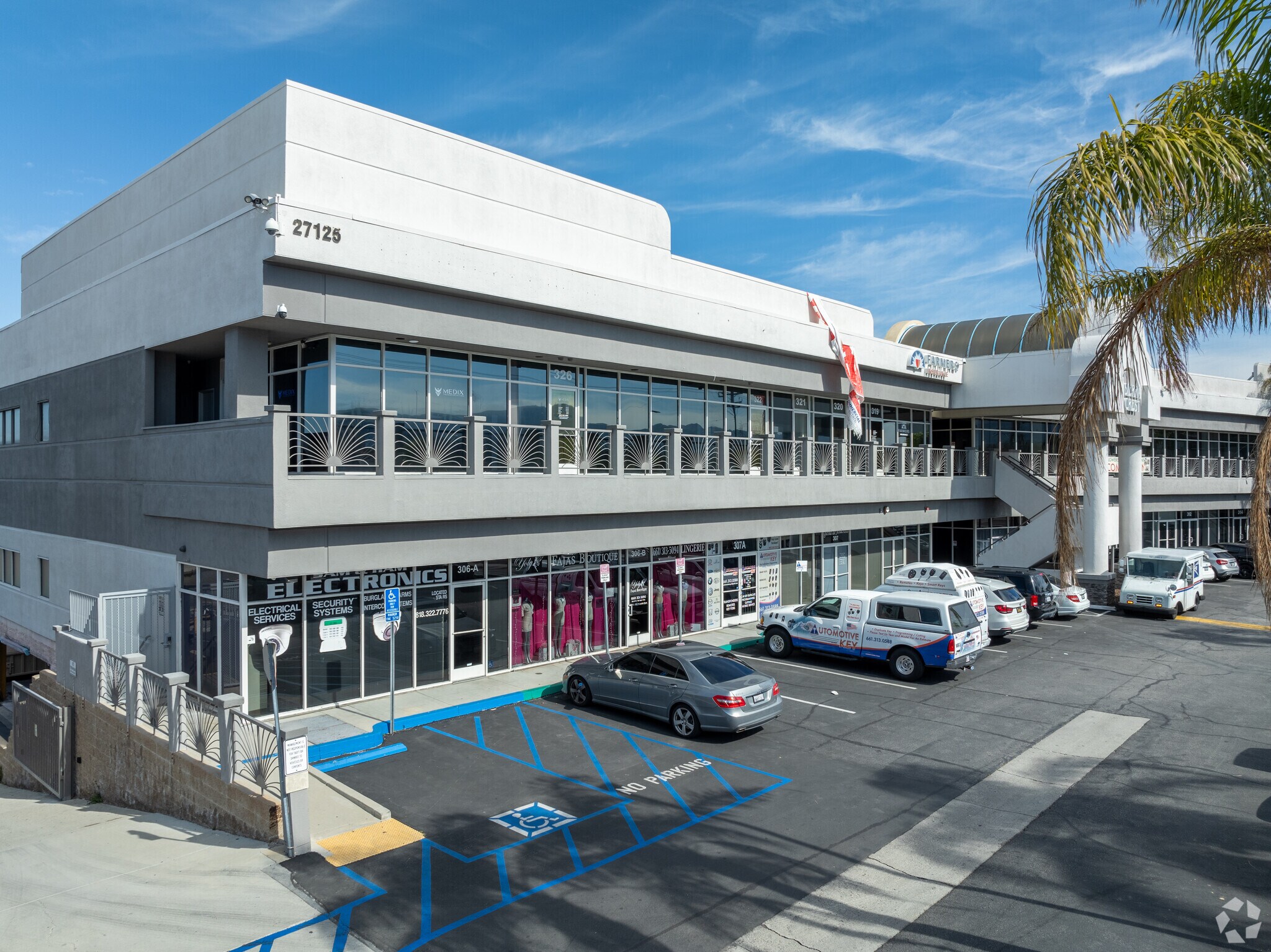 27125 Sierra Hwy, Santa Clarita, CA à louer Photo du bâtiment- Image 1 de 11