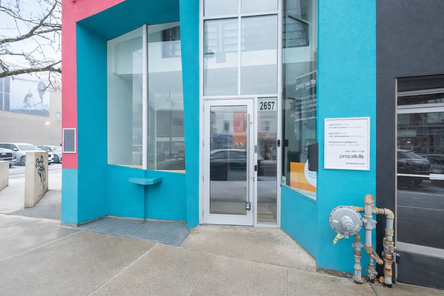 2657 Yonge St, Toronto, ON for lease - Building Photo - Image 3 of 6