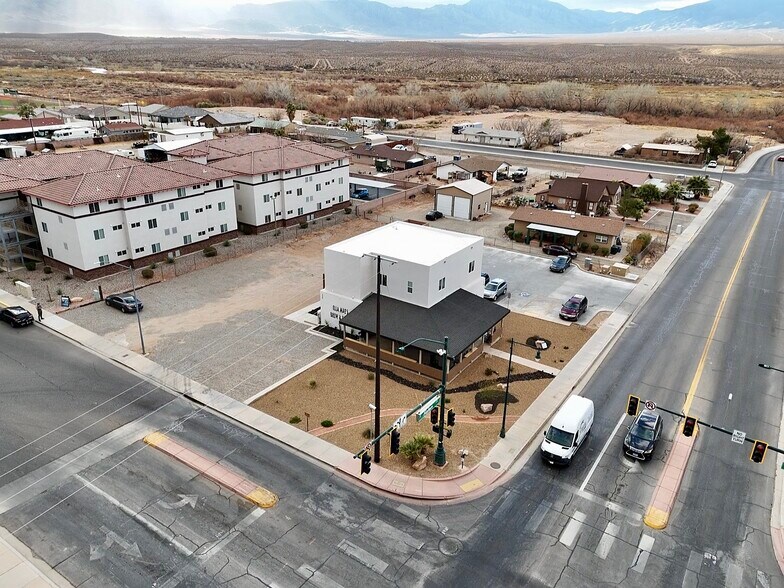 220 E Mesquite Blvd, Mesquite, NV à louer - Photo du bâtiment - Image 2 de 4