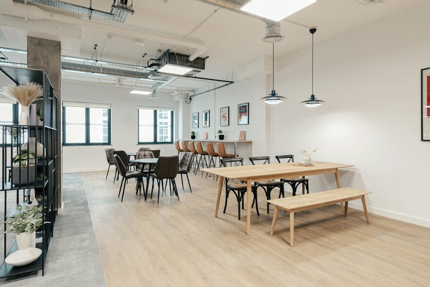 1 St James Sq, Manchester for lease - Interior Photo - Image 1 of 30