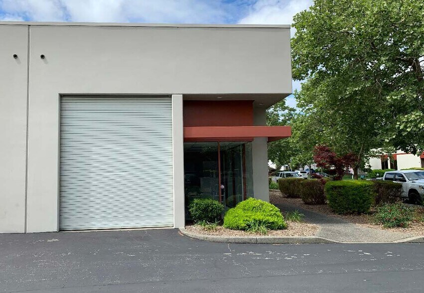 1814 Empire Industrial Ct, Santa Rosa, CA à vendre - Photo du bâtiment - Image 3 de 5