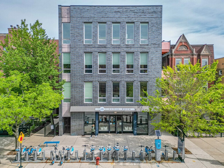 2028 W Division St, Chicago, IL for lease - Building Photo - Image 1 of 11