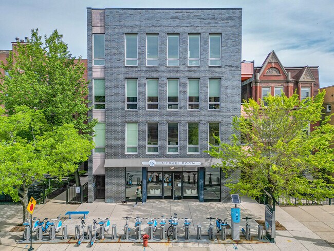 Plus de détails pour 2028 W Division St, Chicago, IL - Commerce de détail à louer