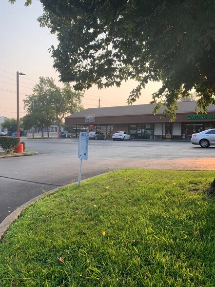 7246-7250 Fair Oaks Blvd, Carmichael, CA à louer - Photo du bâtiment - Image 2 de 3