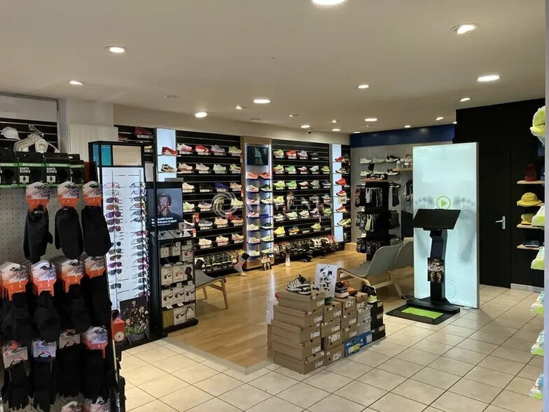 Retail in Bourges for sale - Interior Photo - Image 2 of 3