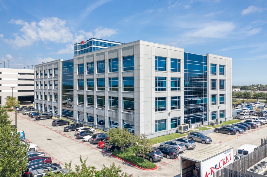 250 Blossom St, Webster, TX à louer - Photo du bâtiment - Image 3 de 7