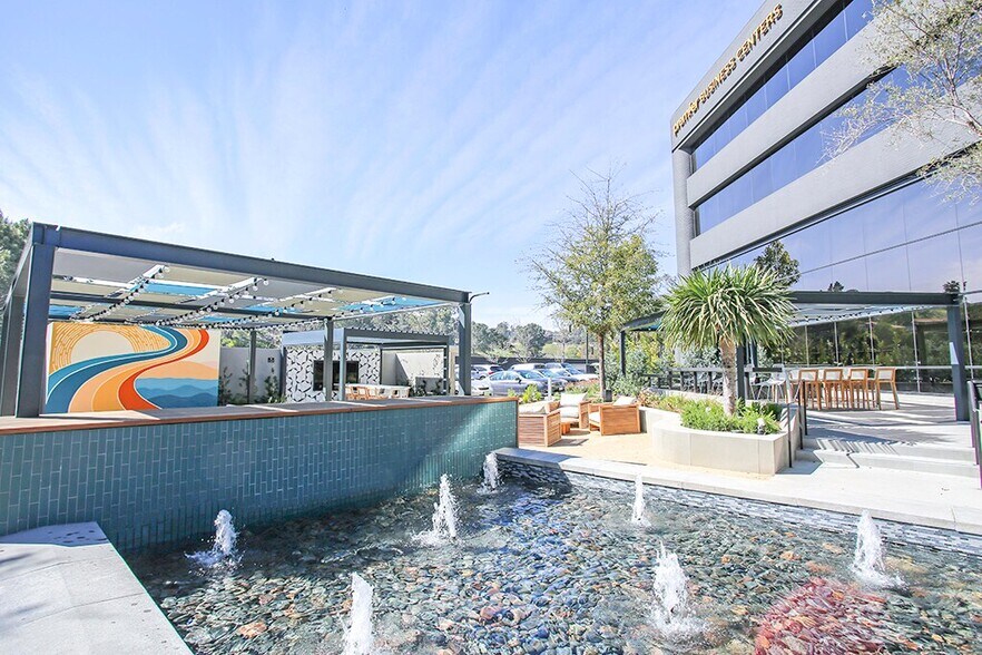12636 High Bluff Dr, San Diego, CA à louer - Photo du bâtiment - Image 3 de 8