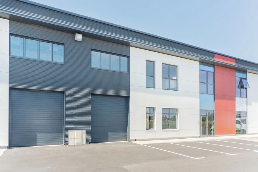 Flex in Lieusaint for lease - Building Photo - Image 1 of 6