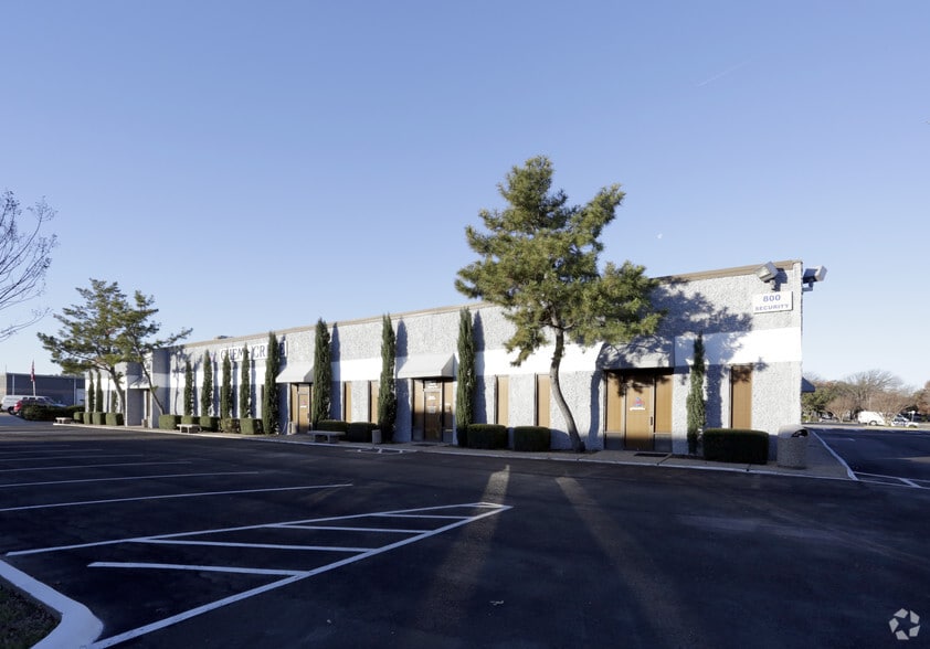 800 Security Row, Richardson, TX à louer - Photo principale - Image 1 de 4