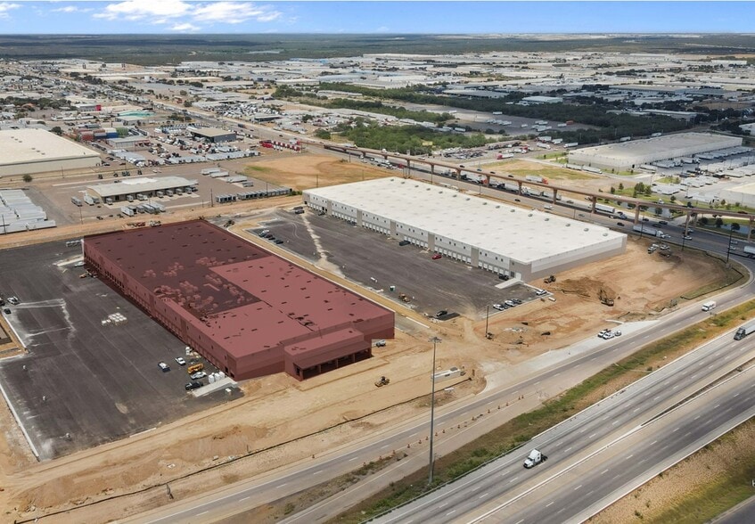 7842 W Bob Bullock Loop, Laredo, TX for lease - Building Photo - Image 2 of 3