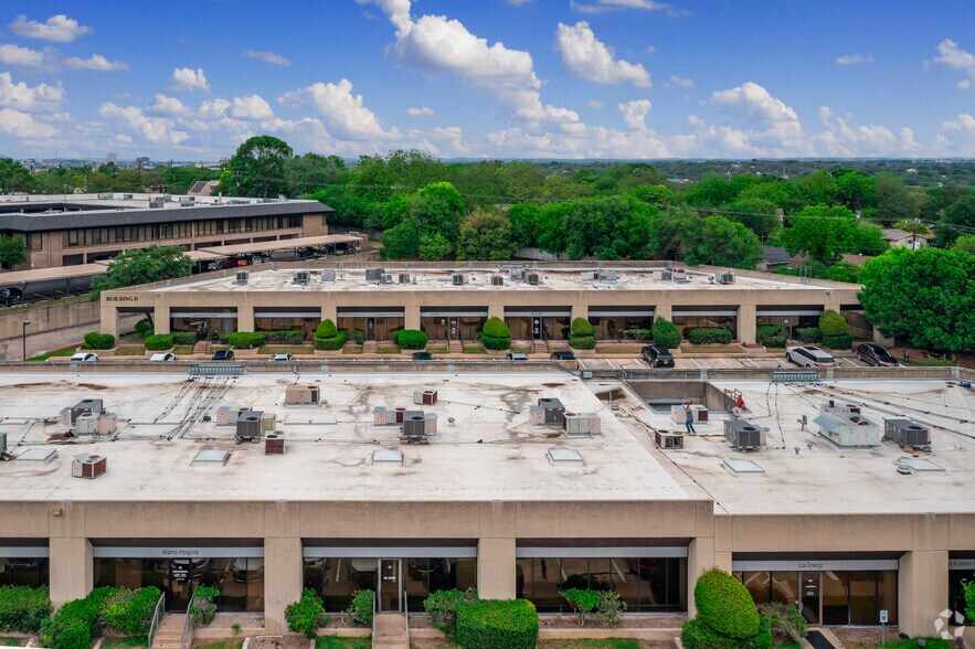 3201 Cherry Ridge St, San Antonio, TX à louer - Photo du bâtiment - Image 3 de 12