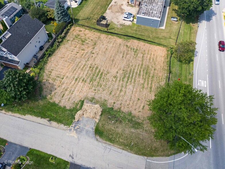 900 Winnetka Ter, Lake Zurich, IL à vendre - Photo du bâtiment - Image 2 de 8