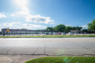 2925 Merrell Rd, Dallas, TX for lease Building Photo- Image 1 of 19