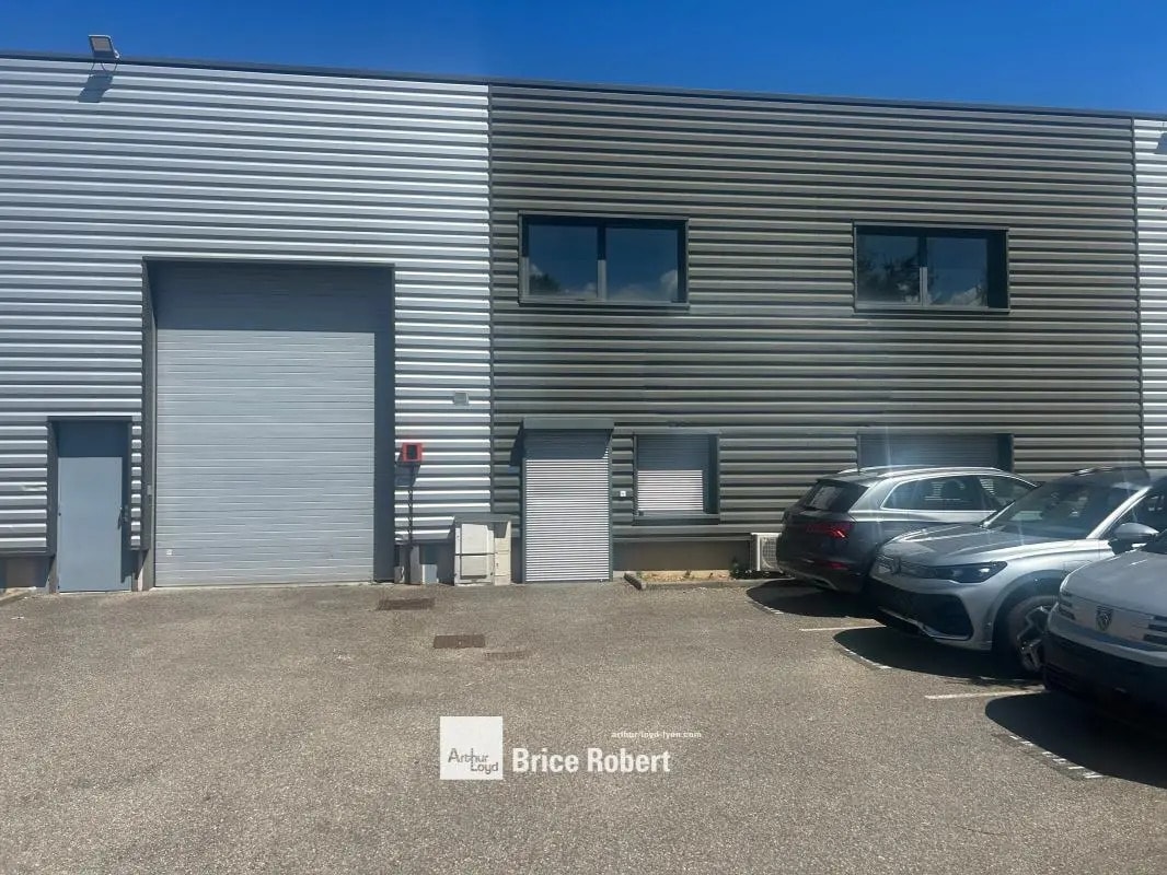 Flex in Vénissieux for lease Building Photo- Image 1 of 6