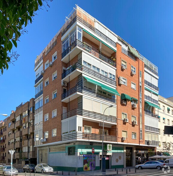 Calle de Víctor Andrés Belaúnde, 22, Madrid, Madrid à louer - Photo principale - Image 1 de 4